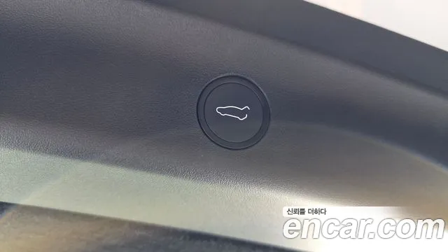 Tesla Model Y — Фото автомобиля 23