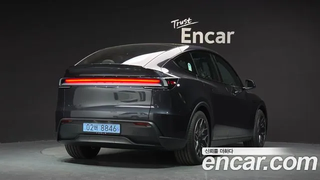 Tesla Model Y — Фото автомобиля 2