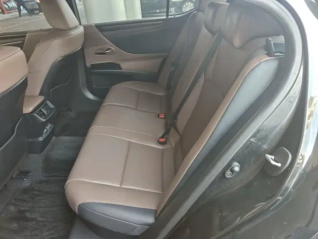 Lexus ES — Фото автомобиля 16