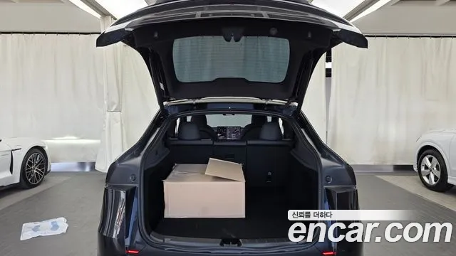 Tesla Model Y — Фото автомобиля 26