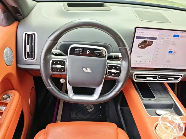Li Auto L8 — Фото автомобиля 10