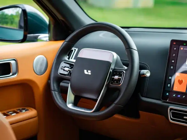 Li Auto L9 — Фото автомобиля 15