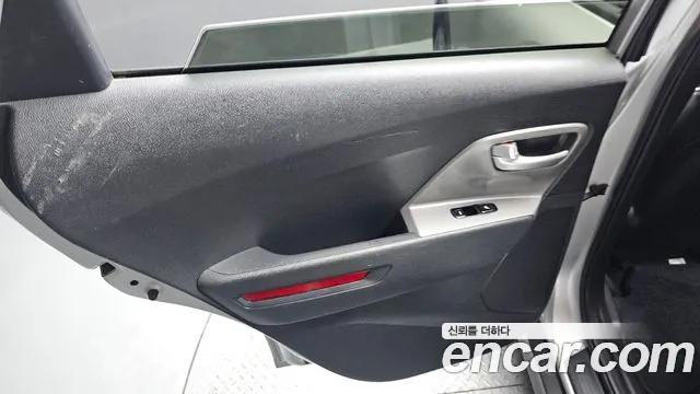 Kia Niro — Фото автомобиля 14