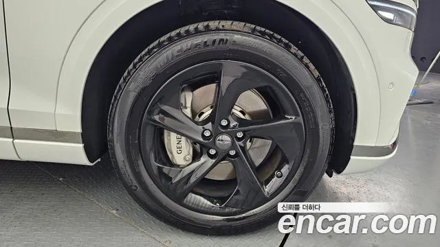 Genesis GV70 — Фото автомобиля 4