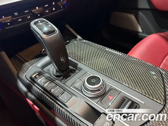 Maserati Levante — Фото автомобиля 9