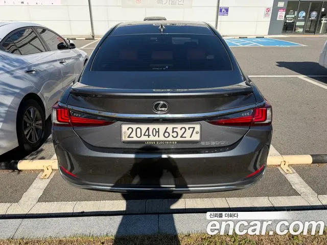 Lexus ES 7th Gen — Фото автомобиля 2