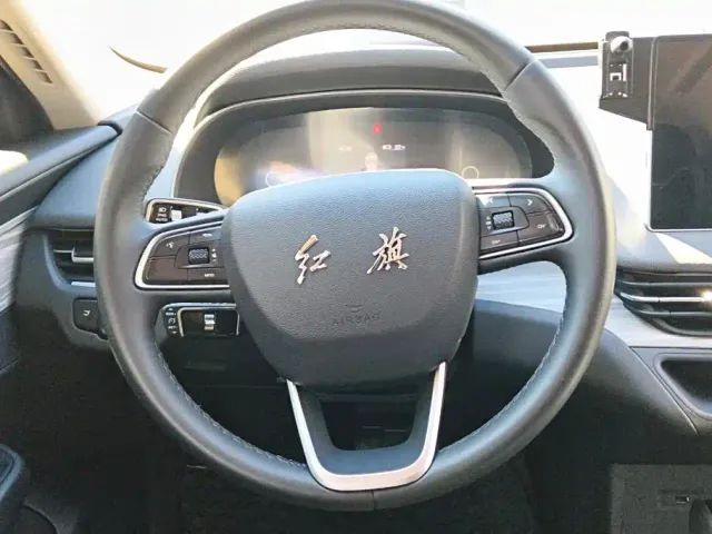 Hongqi E-QM5 — Фото автомобиля 15
