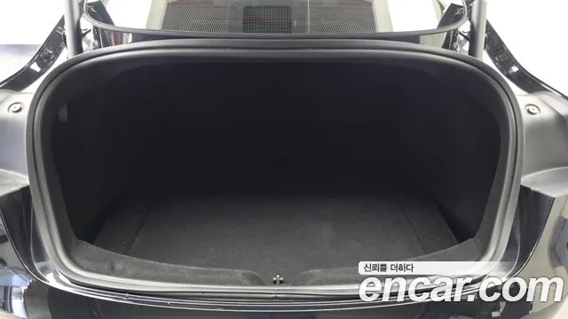 Tesla Model 3 — Фото автомобиля 26