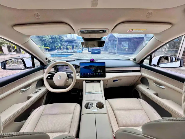 AITO Wenjie AITO M5 2025 Extended Range Ultra AWD — Фото автомобиля 8