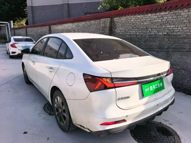 Roewe i5 — Фото автомобиля 4
