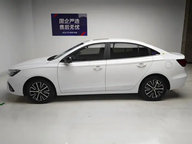 Roewe i5 — Фото автомобиля 9