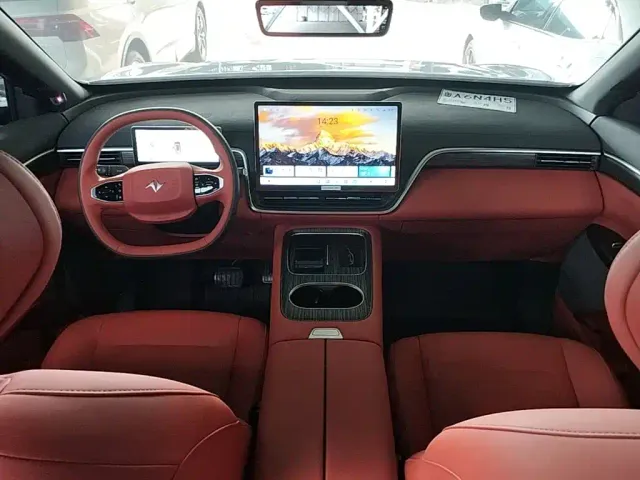 Dongfeng Yipai eπ008 2024 210Max Range Extender 6-Seater — Фото автомобиля 9