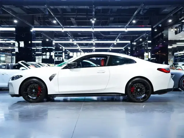 BMW M4 — Фото автомобиля 9