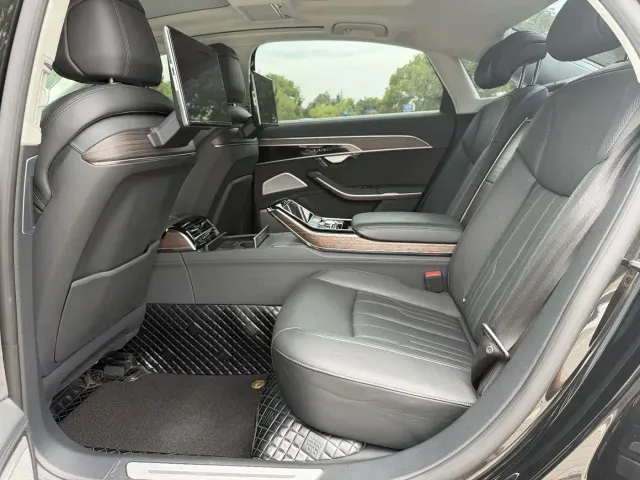 Audi A8 — Фото автомобиля 10