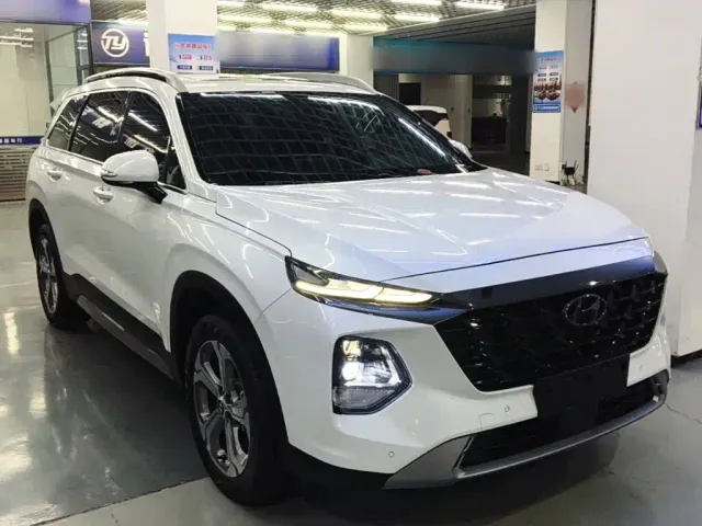 Hyundai Santa Fe — Фото автомобиля 3