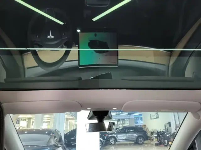 Tesla Model Y — Фото автомобиля 17