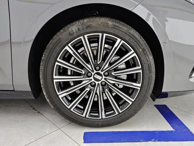 Geely Galaxy Xingyao 8 — Фото автомобиля 6
