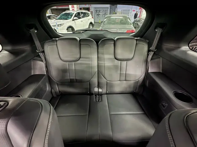 Li Auto ONE — Фото автомобиля 18