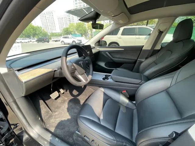 Tesla Model Y — Фото автомобиля 7