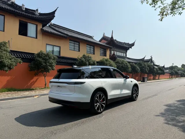 Nio ES8 — Фото автомобиля 5