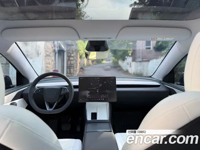 Tesla Model Y — Фото автомобиля 11