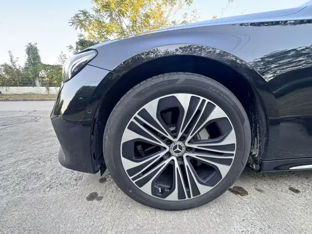 Mercedes-Benz E-Class — Фото автомобиля 8