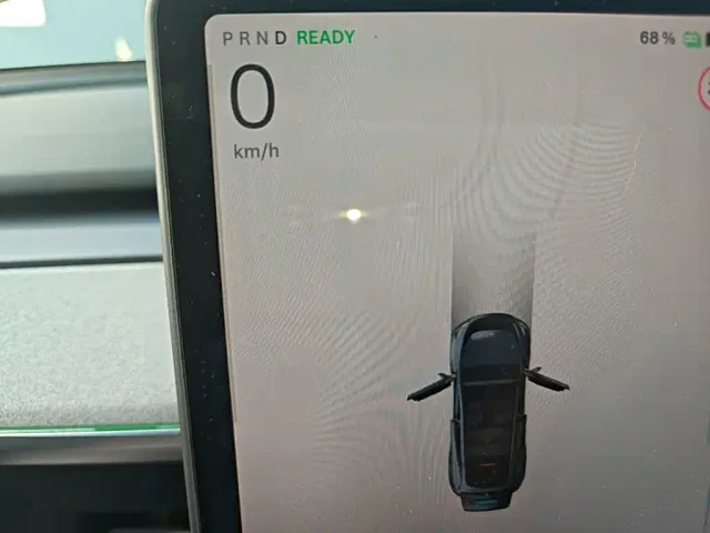 Tesla Model Y — Фото автомобиля 15