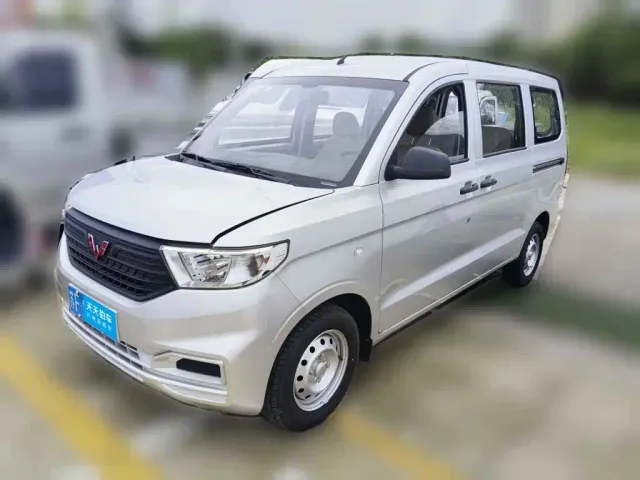 Фотография автомобиля — Wuling Hongguang V