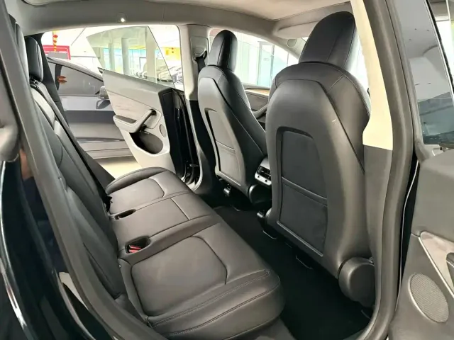 Tesla Model Y — Фото автомобиля 5