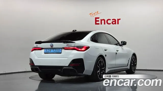 BMW i4 — Фото автомобиля 2