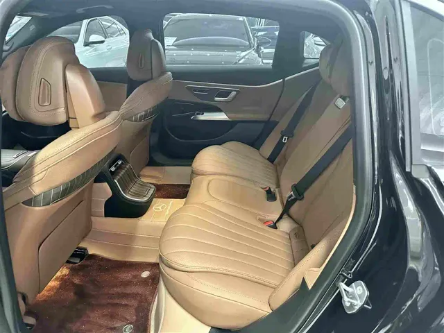Mercedes-Benz E-Class — Фото автомобиля 14