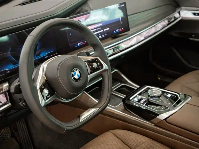 BMW 7 Series — Фото автомобиля 14