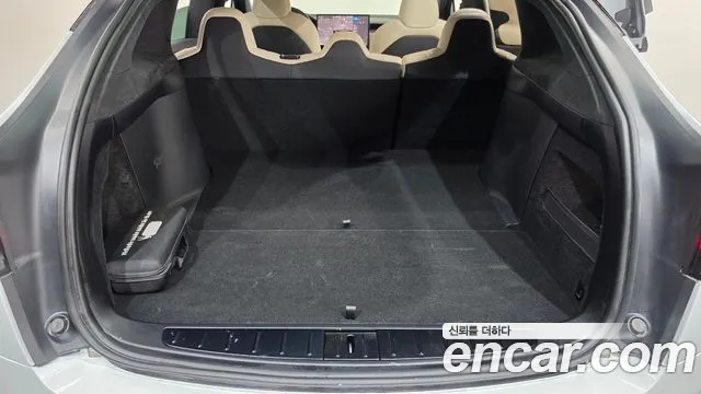 Tesla Model X — Фото автомобиля 20