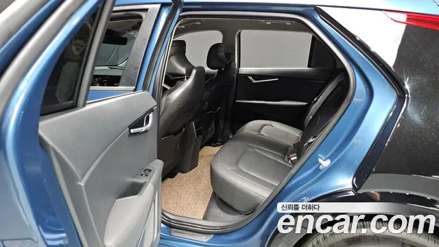 Kia Niro — Фото автомобиля 17