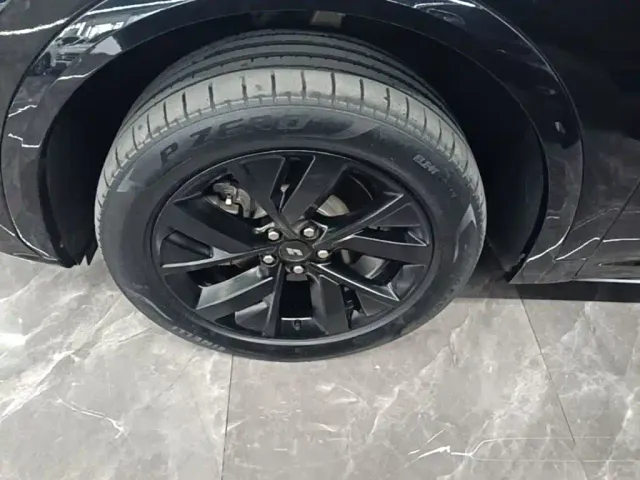 Li Auto L7 — Фото автомобиля 22