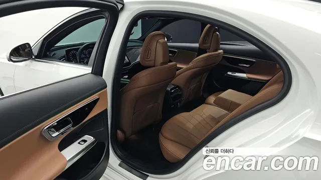 Mercedes-Benz E-Class — Фото автомобиля 11
