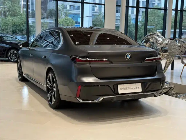BMW 7 Series — Фото автомобиля 12