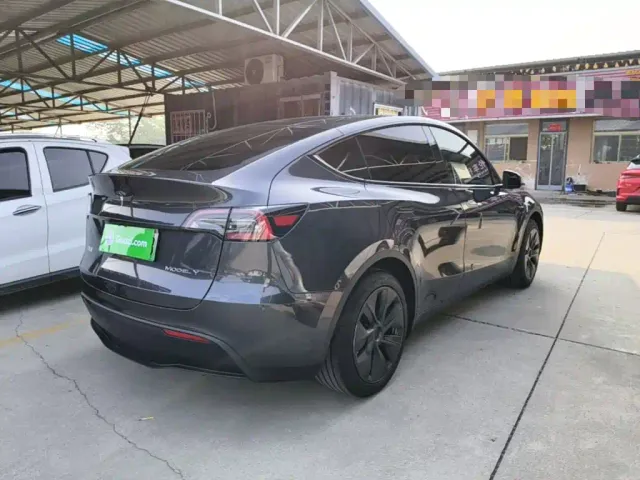 Tesla Model Y — Фото автомобиля 6
