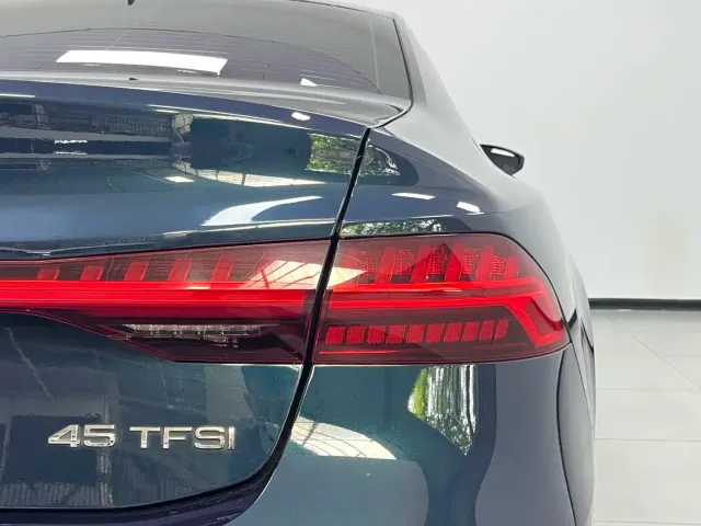 Audi A7L — Фото автомобиля 8