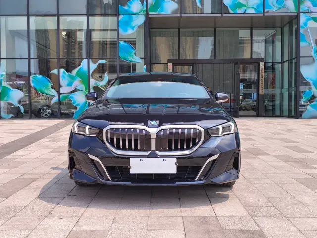 BMW 5 Series — Фото автомобиля 2