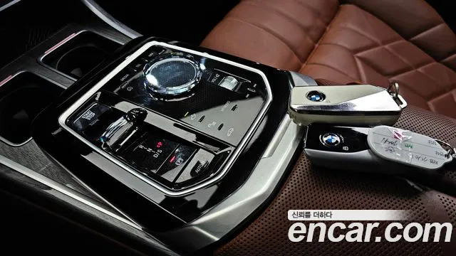 BMW 7-Series 7 серия (G70) 740i xDrive M Sport — Фото автомобиля 8