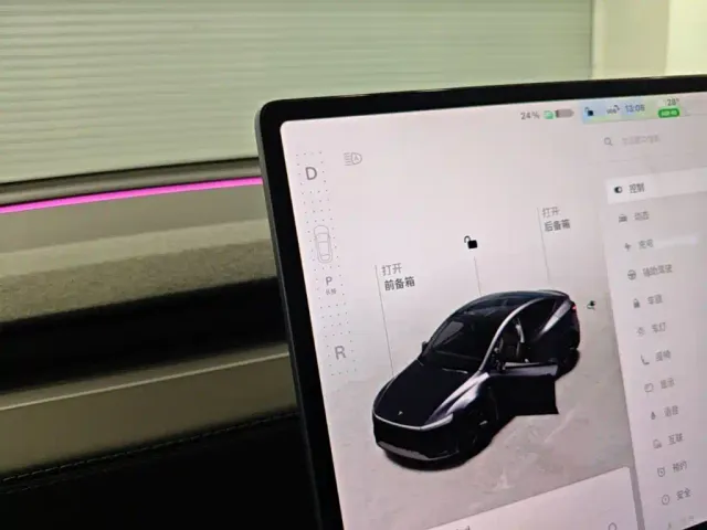 Tesla Model Y — Фото автомобиля 13