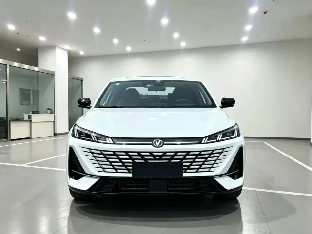 Changan Eado — Фото автомобиля 2