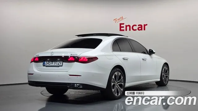 Mercedes-Benz E-Class — Фото автомобиля 2