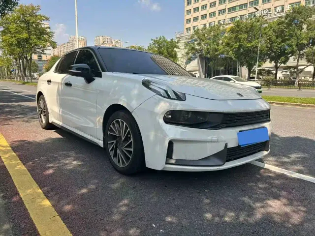 Lynk & Co 03 — Фото автомобиля 3