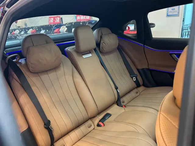 Mercedes-Benz E-Class — Фото автомобиля 18