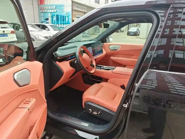 Lynk & Co 900 — Фото автомобиля 4