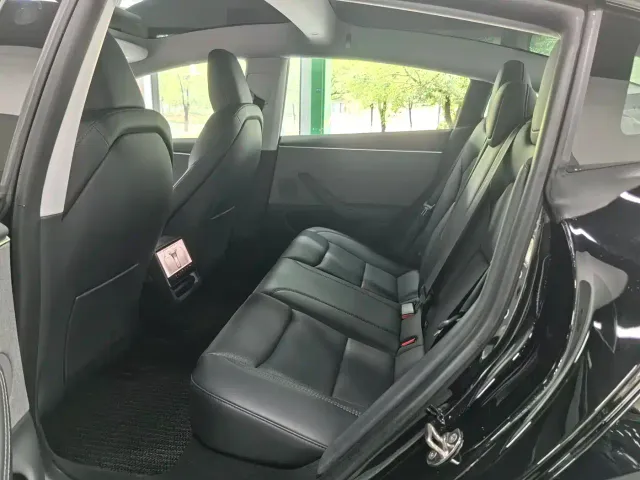 Tesla Model 3 — Фото автомобиля 9