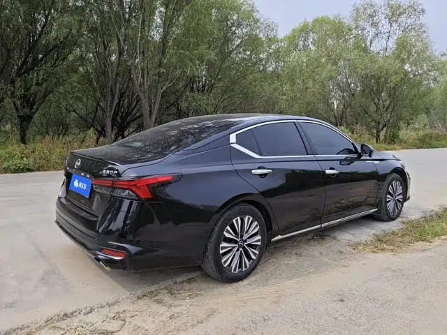 Nissan Teana — Фото автомобиля 3