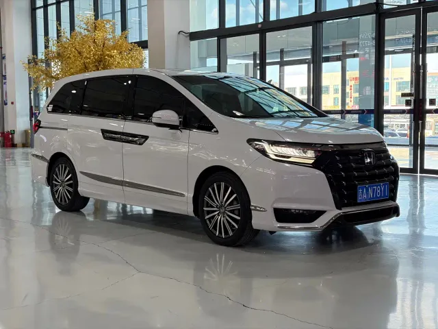 Honda Elysion — Фото автомобиля 3